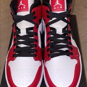 Jordan 1 Mid Chicago Size 9